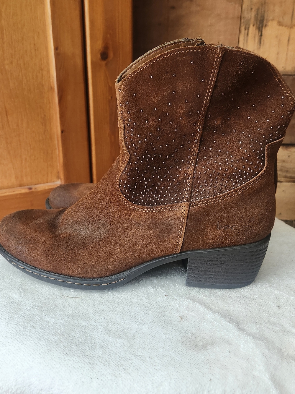 Born B.Ø.C Brown Suede Western Booties With Leather Studs Ankle Boots Size 10 - Picture 10 of 16